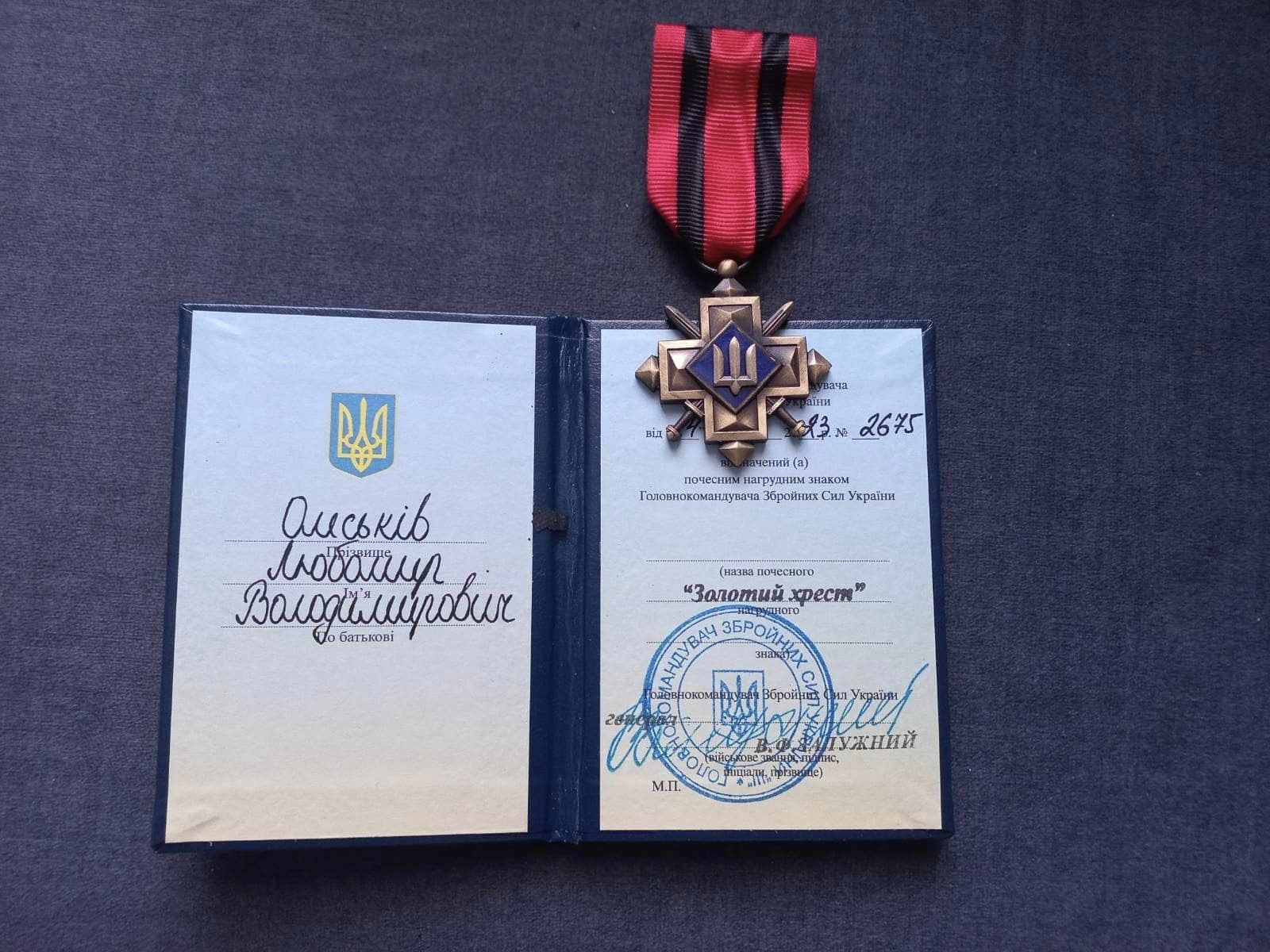 Штаб-сержант з Франківщини Любомир Олеськів отримав Золотий Хрест від Залужного