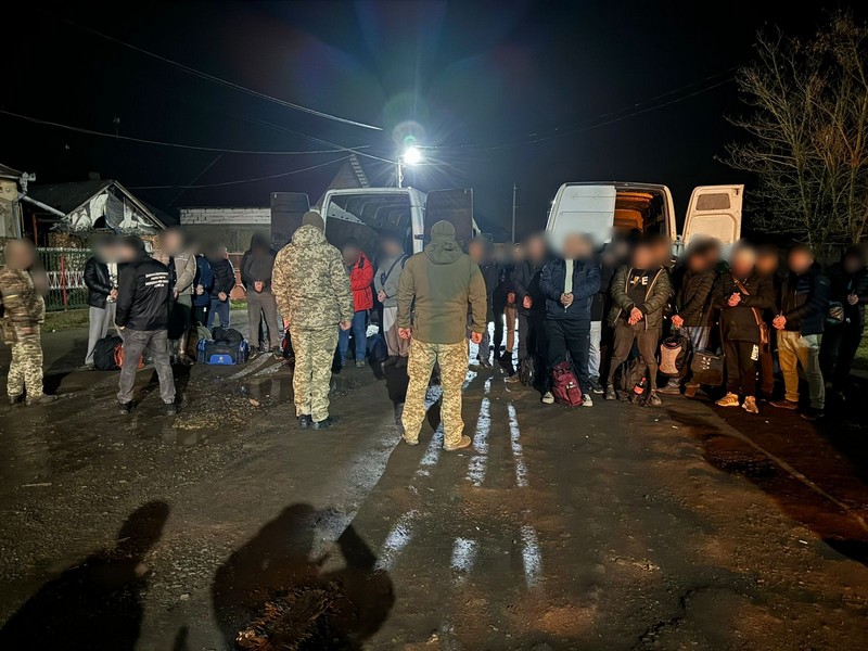 Прикордонники затримали 40 чоловіків, серед яких й прикарпатці, які намагалися незаконно потрапити до Угорщини (ФОТО, ВІДЕО)