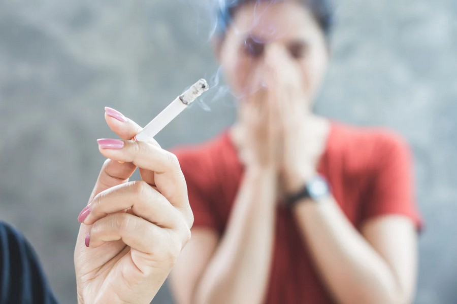 Пасивне куріння: чому є не менш шкідливим за активне і як вберегти близьких