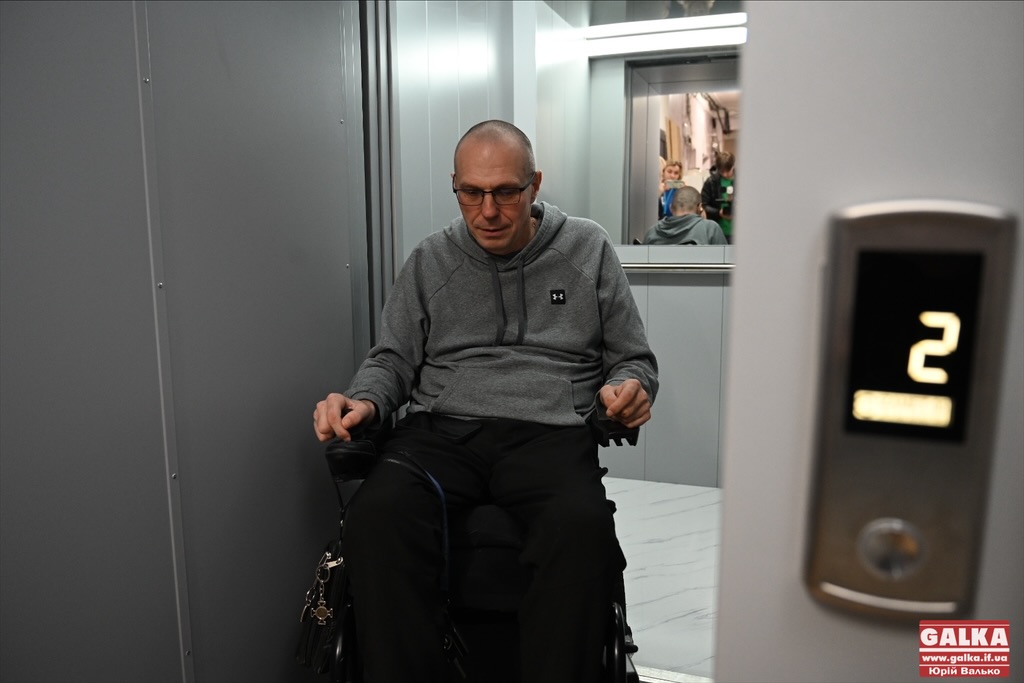 Пацієнтів носили на руках: у реабілітаційному центрі “Донбас-Прикарпаття” встановили інклюзивний ліфт (ФОТО)