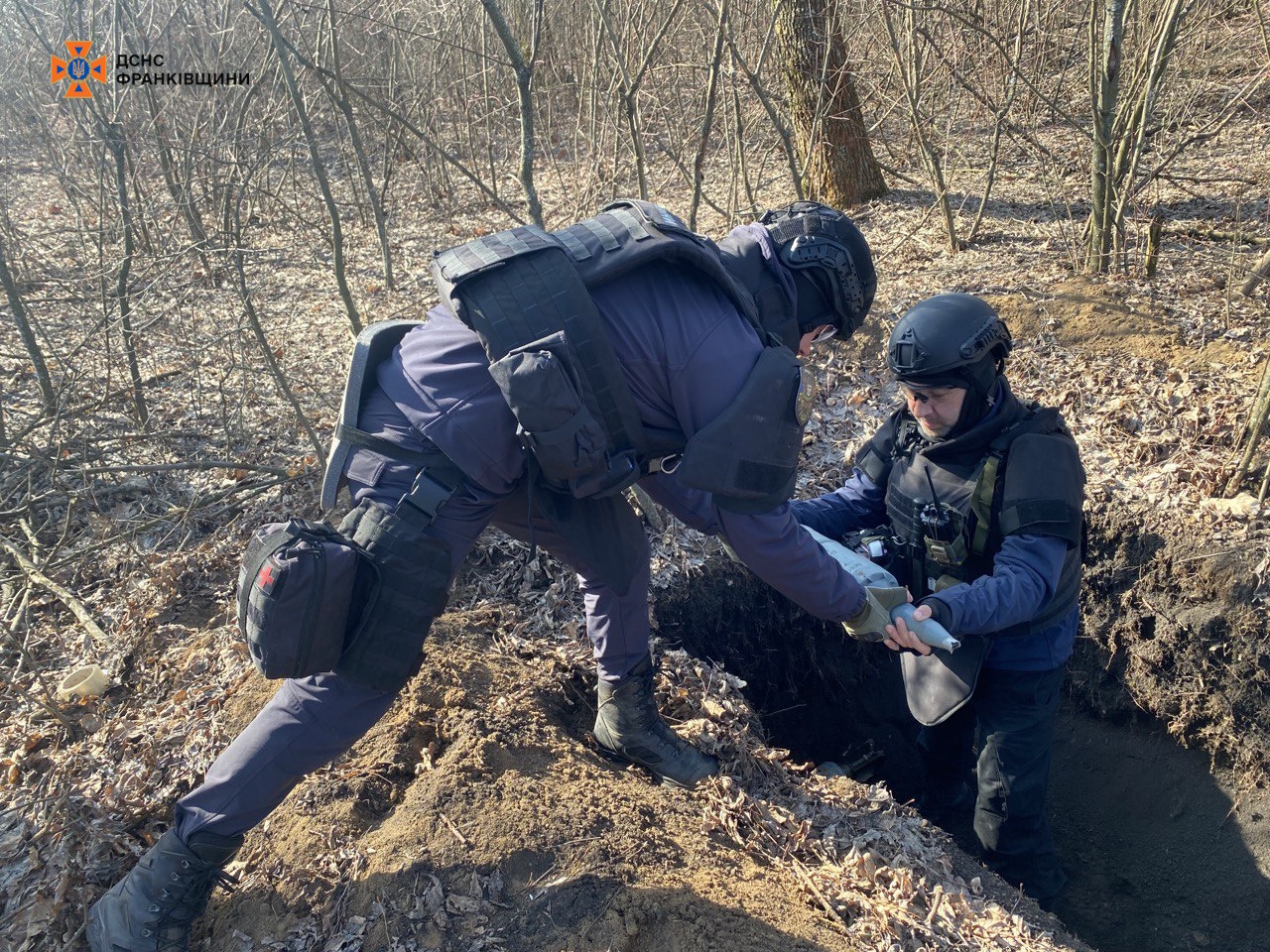 Прикарпатські піротехніки розміновують деокуповані території (ФОТО)