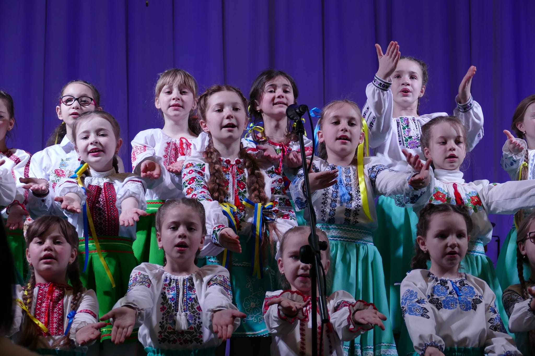 Вихованців Калуської дитячої музичної школи зібрали на концерті 19 тисяч гривень для ЗСУ (ФОТО)