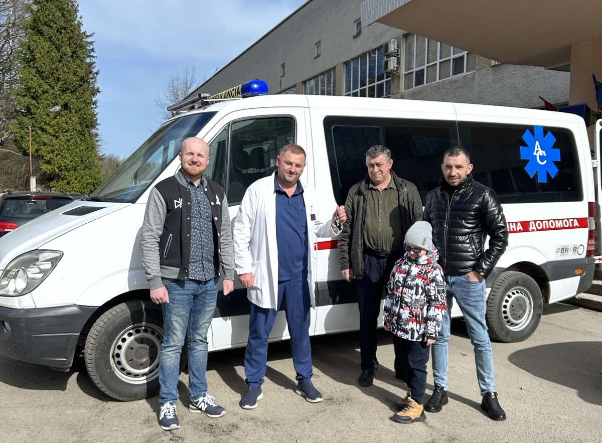 Калуській лікарні передали автівку швидкої допомоги (ФОТО)