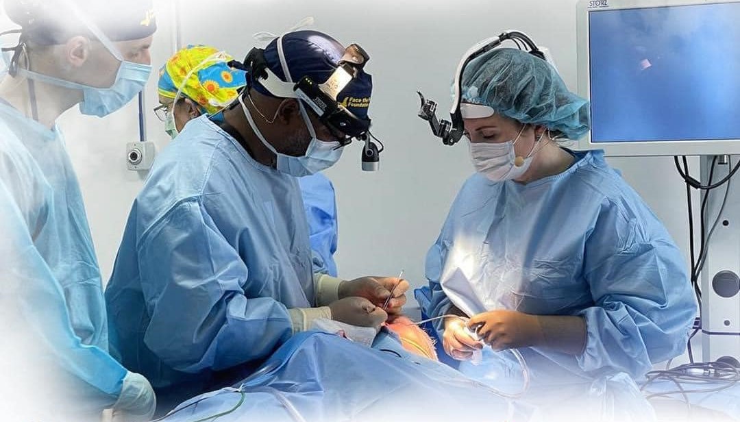 У Франківську медиків запрошують на навчання з найкращими північноамериканськими хірургами