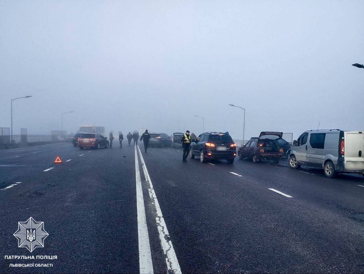 У ДТП у Львові зіткнулося 27 авто (ФОТО, ВІДЕО З МІСЦЯ)