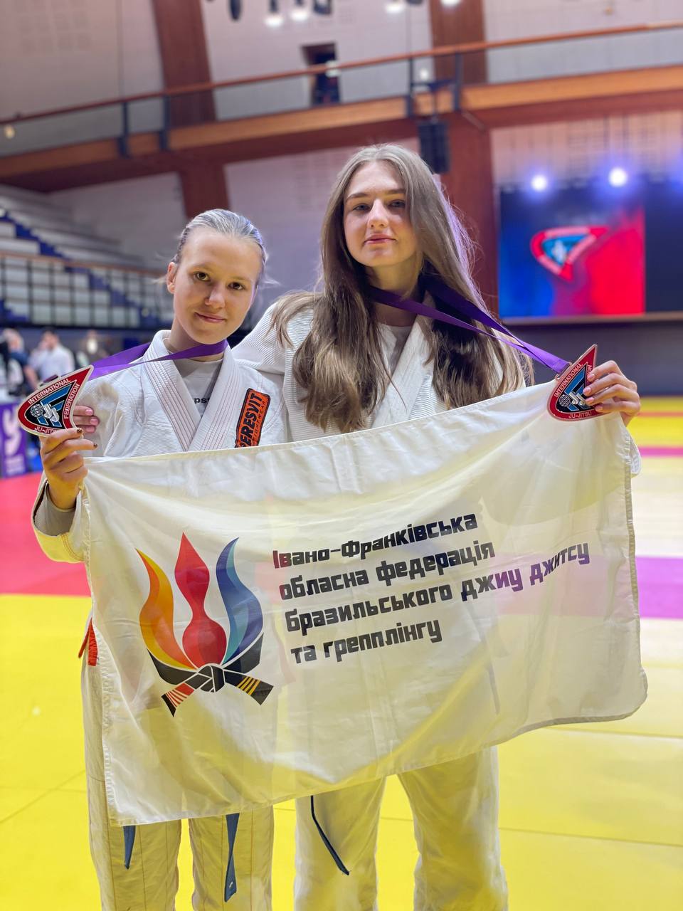 Дві юні франківки зайняли призові місця на чемпіонаті з джиу-джитсу у Парижі (ФОТО)