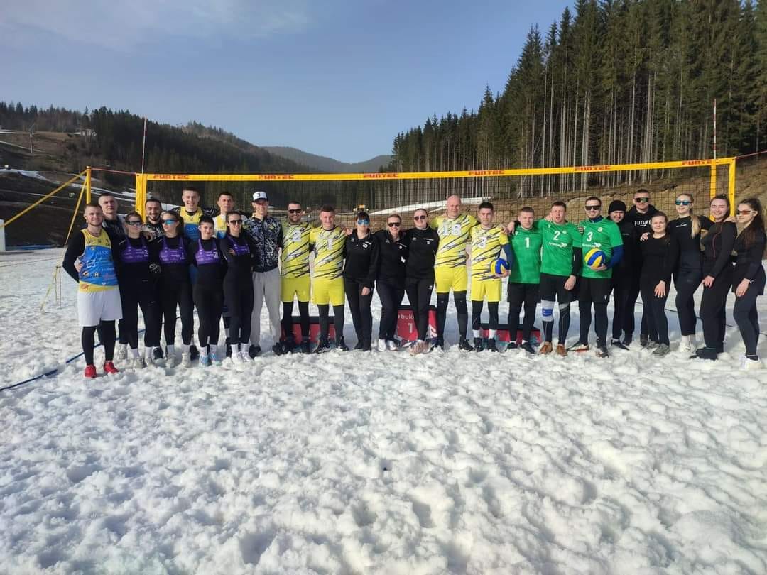 У Буковелі пройшов чемпіонат України з волейболу на снігу (ФОТО)