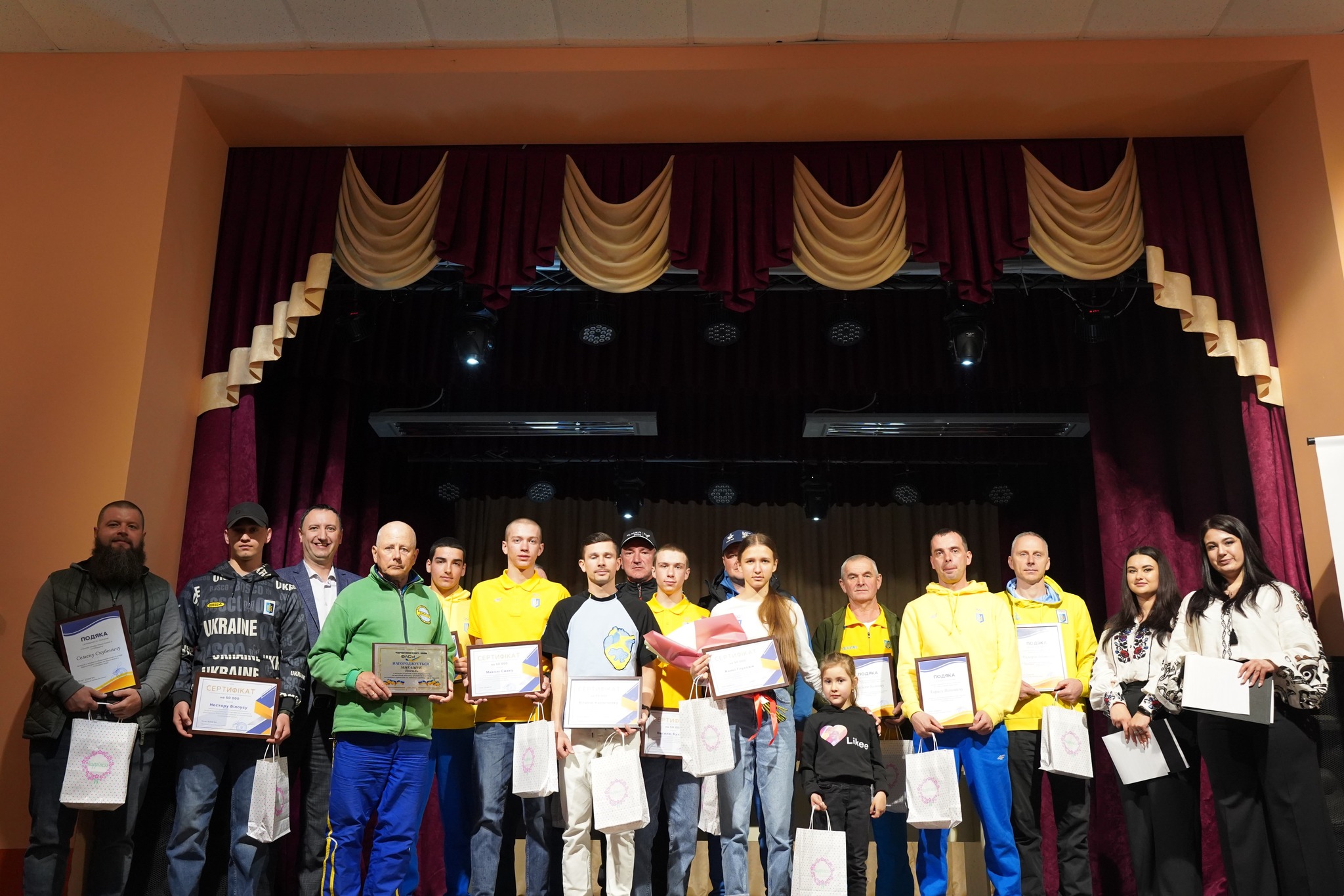 Талановитій ворохтянській молоді вручили сертифікати на 50 тисяч гривень (ФОТО)