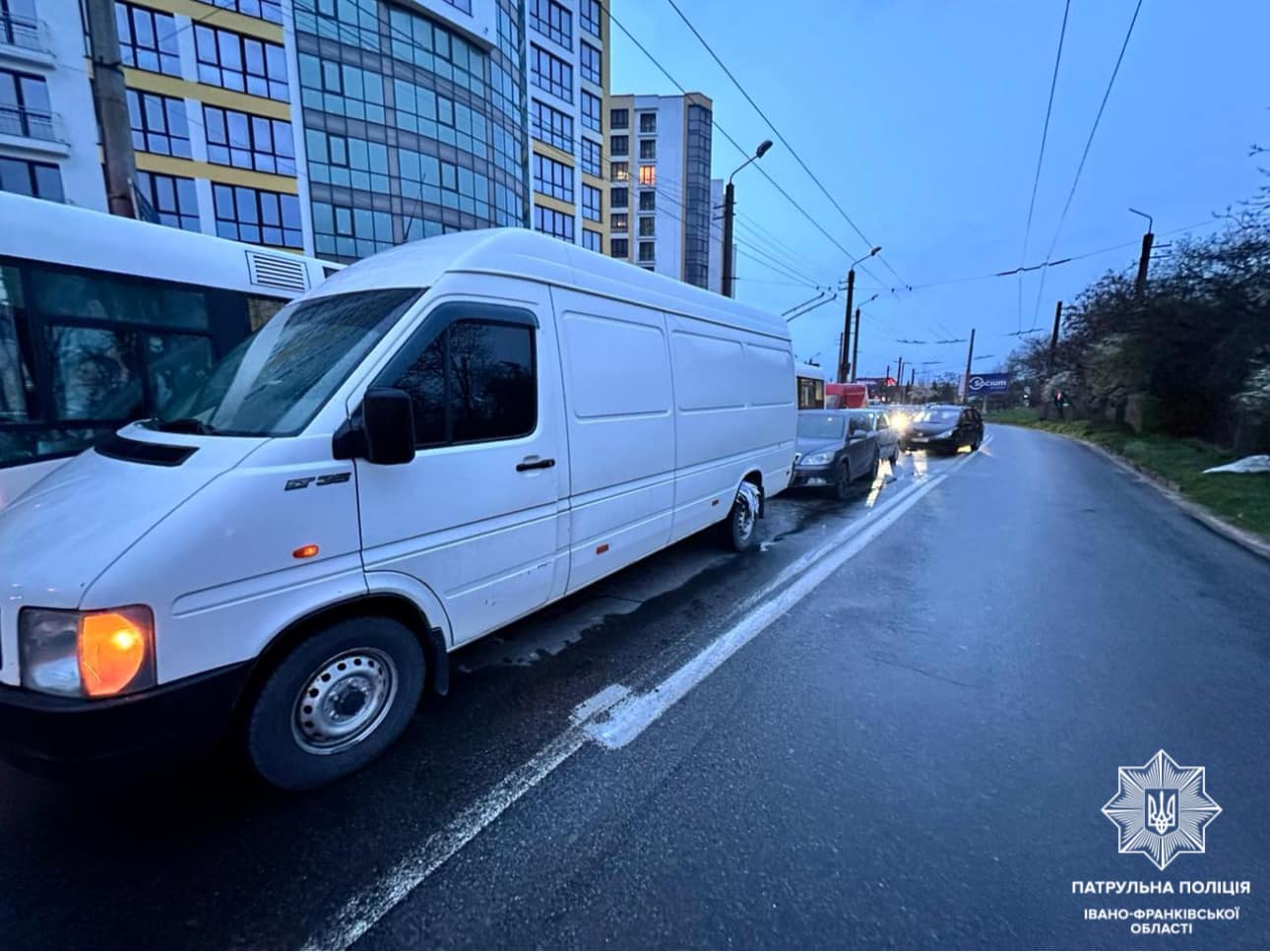 2.95 проміле: через п’яного водія у Франківську зіткнулися чотири автівки (ФОТО)