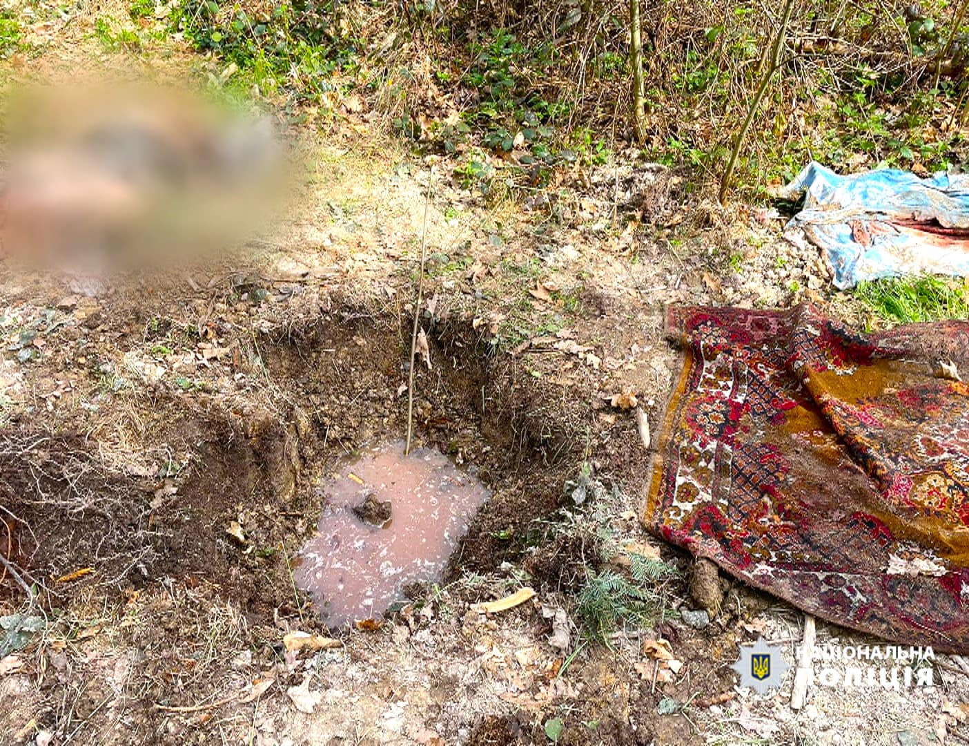 Тіло закопали у лісі: у Калуші за підозрою у вбивстві затримали двох чоловіків (ФОТО)