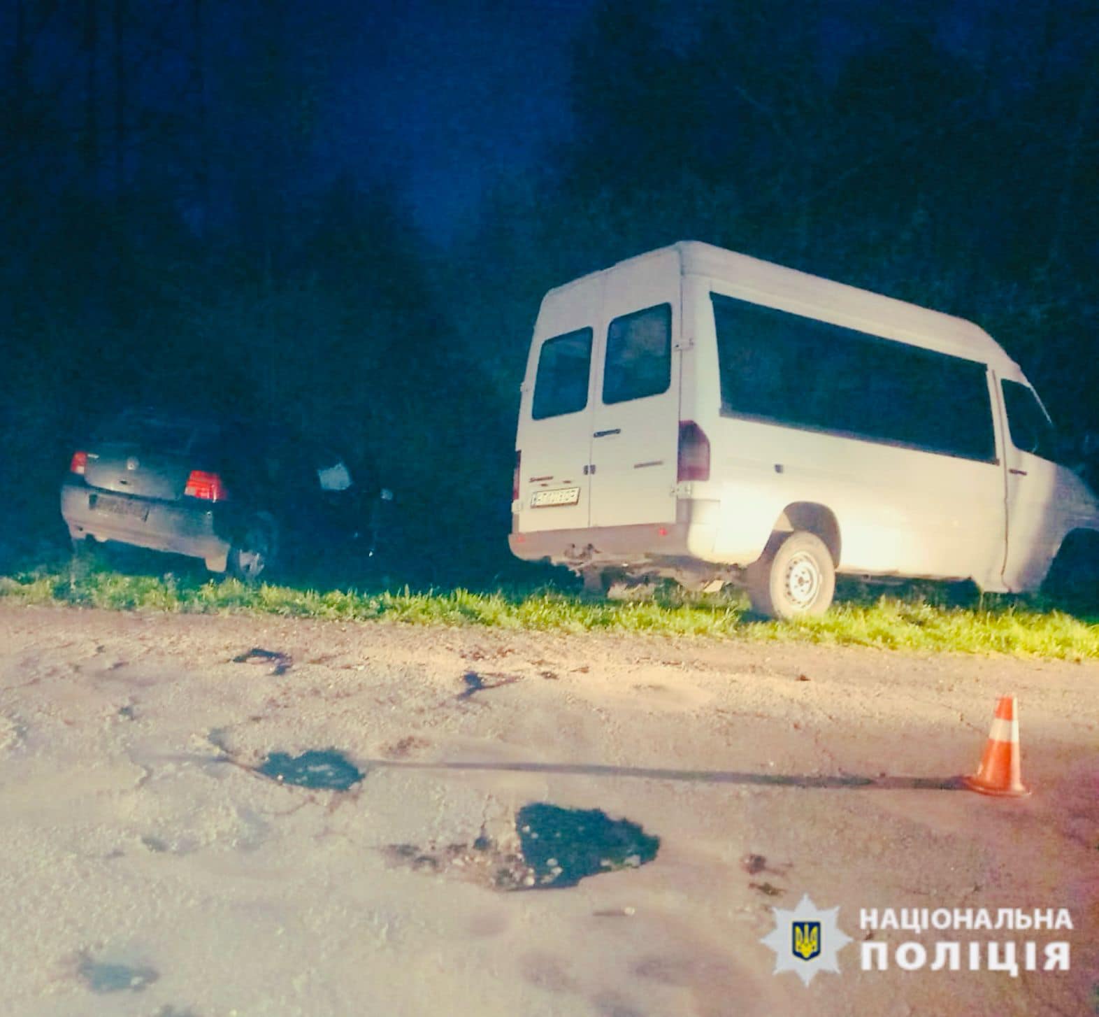 У Калуші зіткнулися дві автівки, троє пасажирів отримали травми (ФОТО)