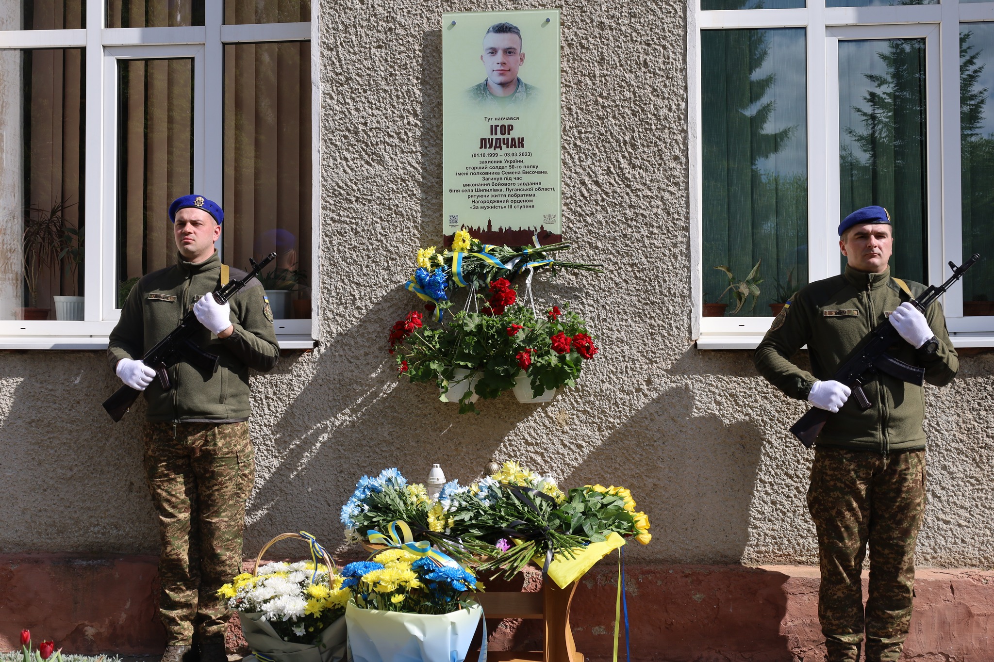 В Угорниках відкрили пам’ятну дошку загиблому воїну Ігорю Лудчаку (ФОТО)