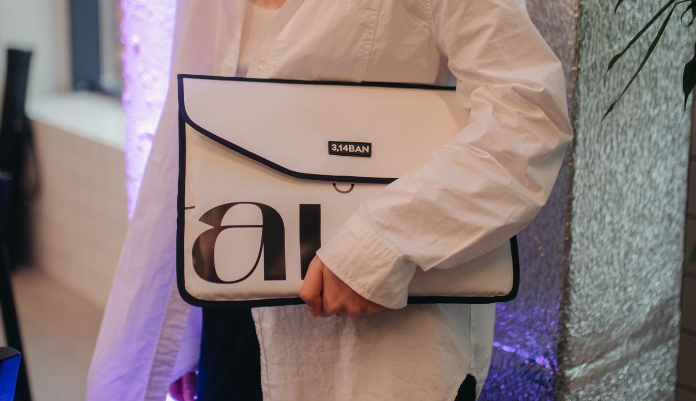 Мерч зі старих банерів: у “Теплому місті” випустили сумки у колаборації з харківським брендом 3,14BAN (ФОТО)