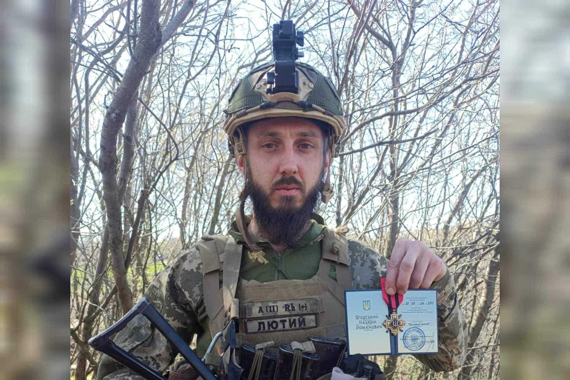 Знання сапера — на вагу золота: Назар Угорський з 102-ої бригади ТрО отримав “Золотий хрест” від Головнокомандувача ЗСУ