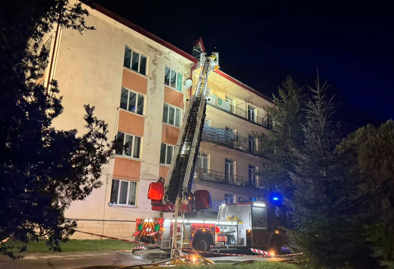 У лікарні в Яремче сталася пожежа. Евакуювали 27 осіб (ВІДЕО)