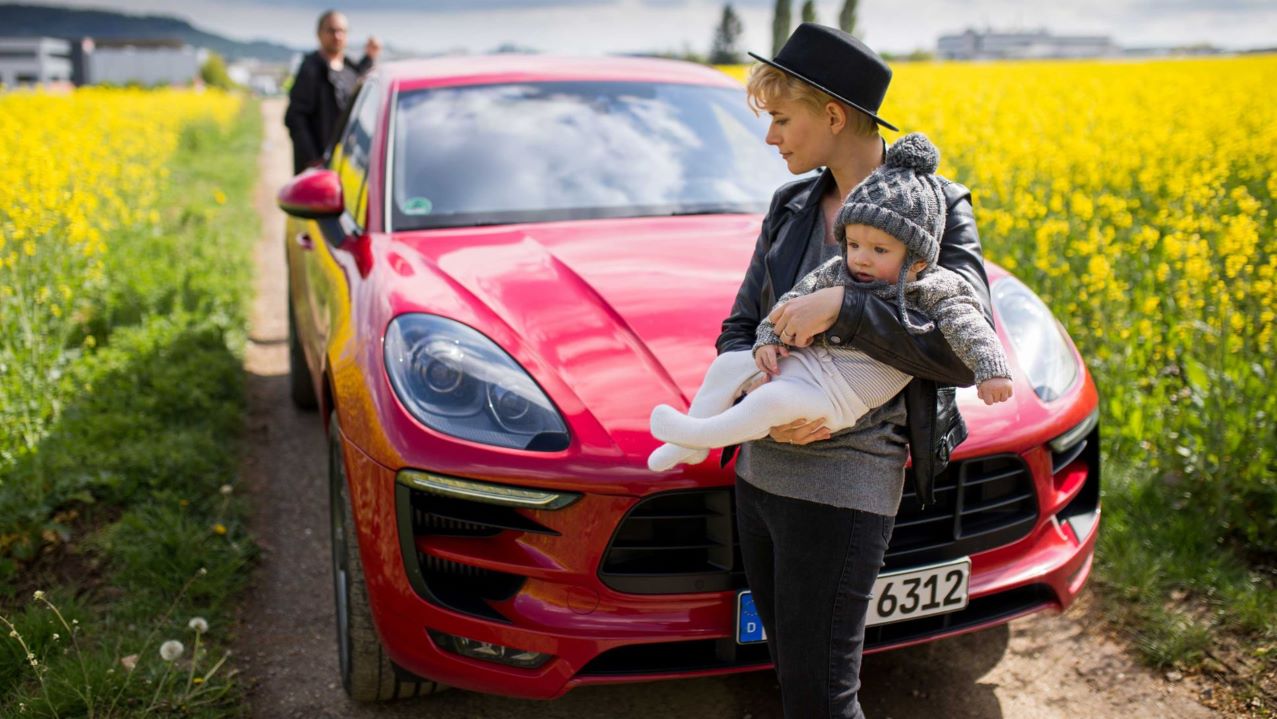 Який Porsche обрати для сімейних подорожей?