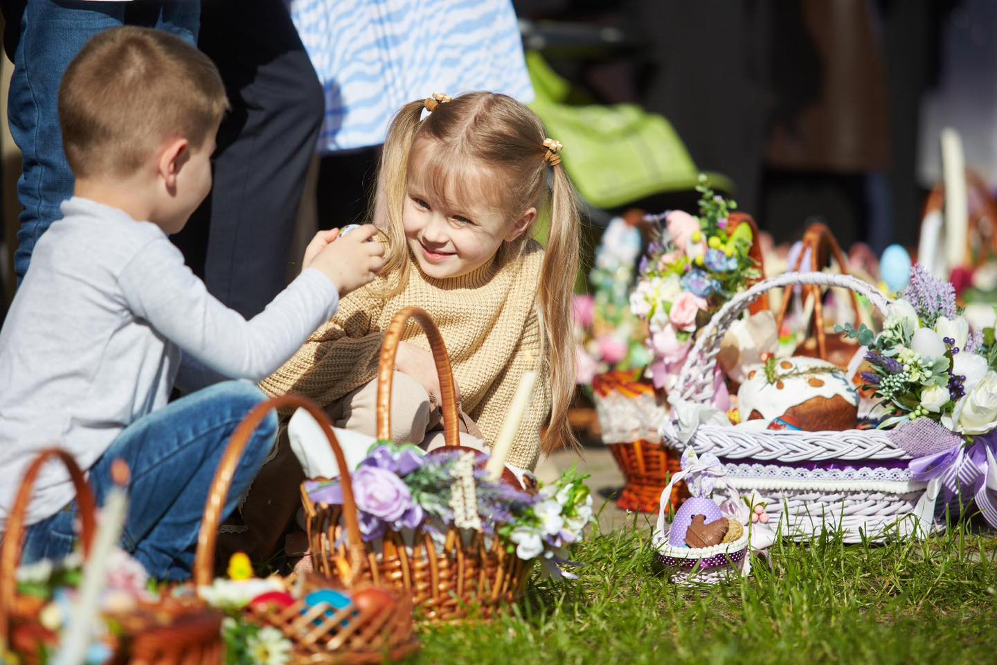 Колоритні кошики та вишиванки: як франківці святкують Великдень (ФОТО)