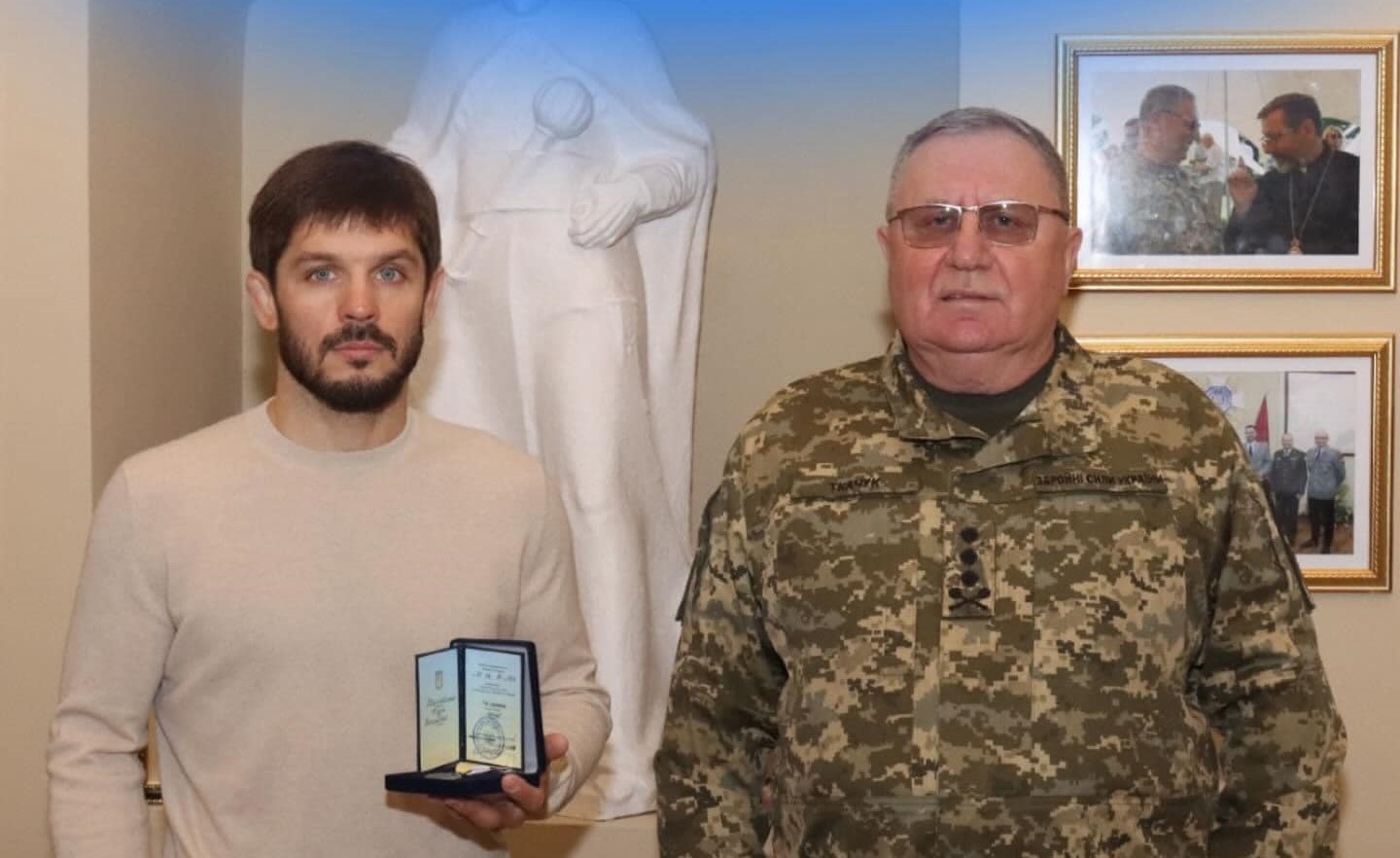 Калуський волонтер Андрій Квятковський отримав нагороду від Головнокомандувача (ФОТО)