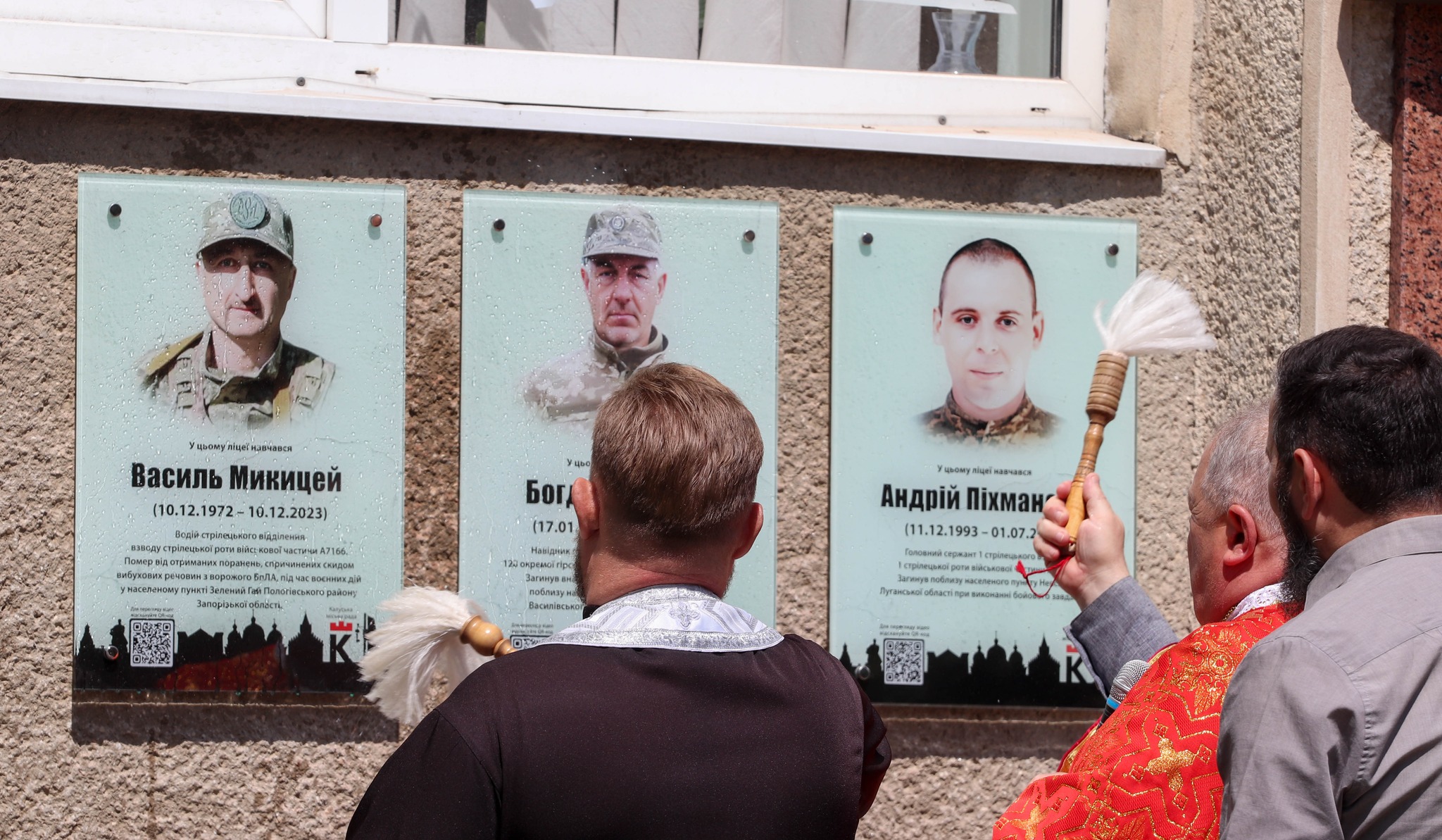 У Калуші відкрили меморіальні дошки загиблим захисникам – Богдану Боднару і Василеві Микицею (ФОТО)
