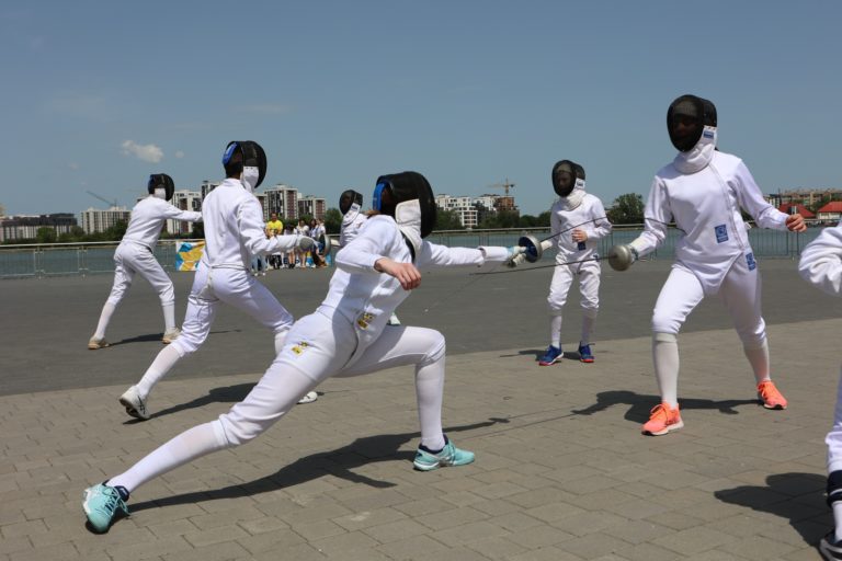 Бігали, стріляли й грали в баскетбол: як у Франківську святкували Олімпійський день (ФОТО)