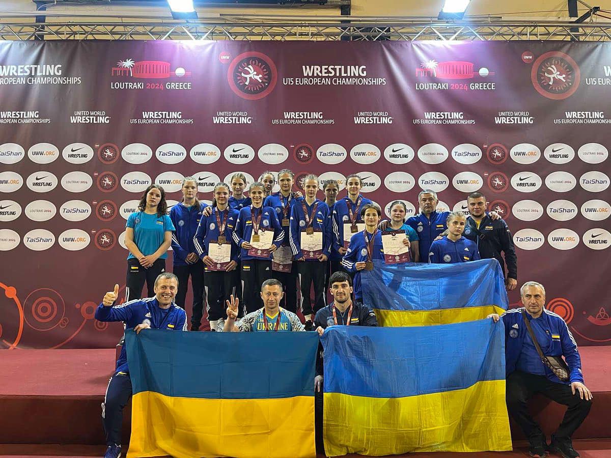 Калуські борчині вибороли “золото” на чемпіонаті Європи U15 (ФОТО)