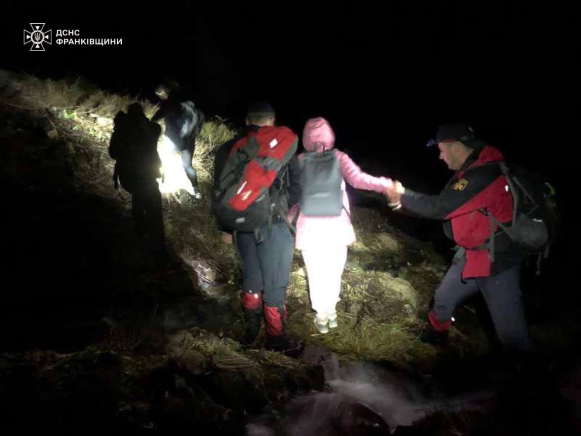У горах на Прикарпаття заблукали дві туристки (ФОТО)
