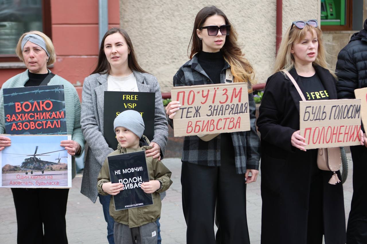 У Франківську влаштовують акцію-нагадування про полонених азовців: 560 днів у полоні