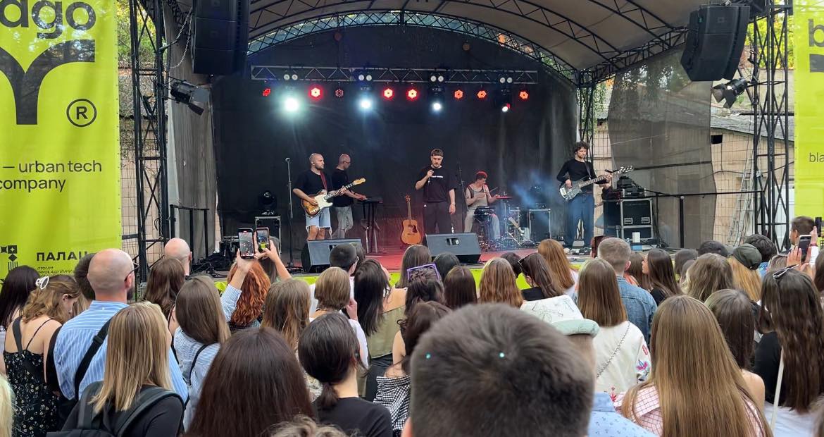Освідчення в коханні і 100 тисяч для ЗСУ: як пройшов концерт Latexfauna у Франківську (ФОТО, ВІДЕО)
