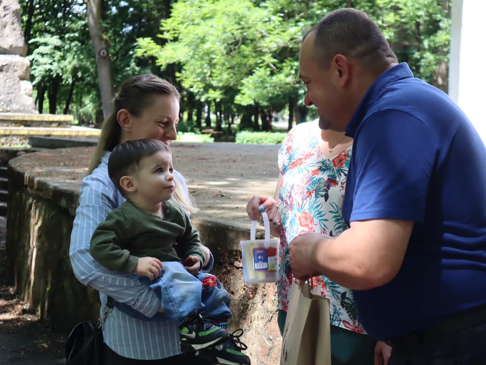 У Коломиї дітям без батьківської опіки подарували іграшки, пазли та канцтовари (ФОТО)