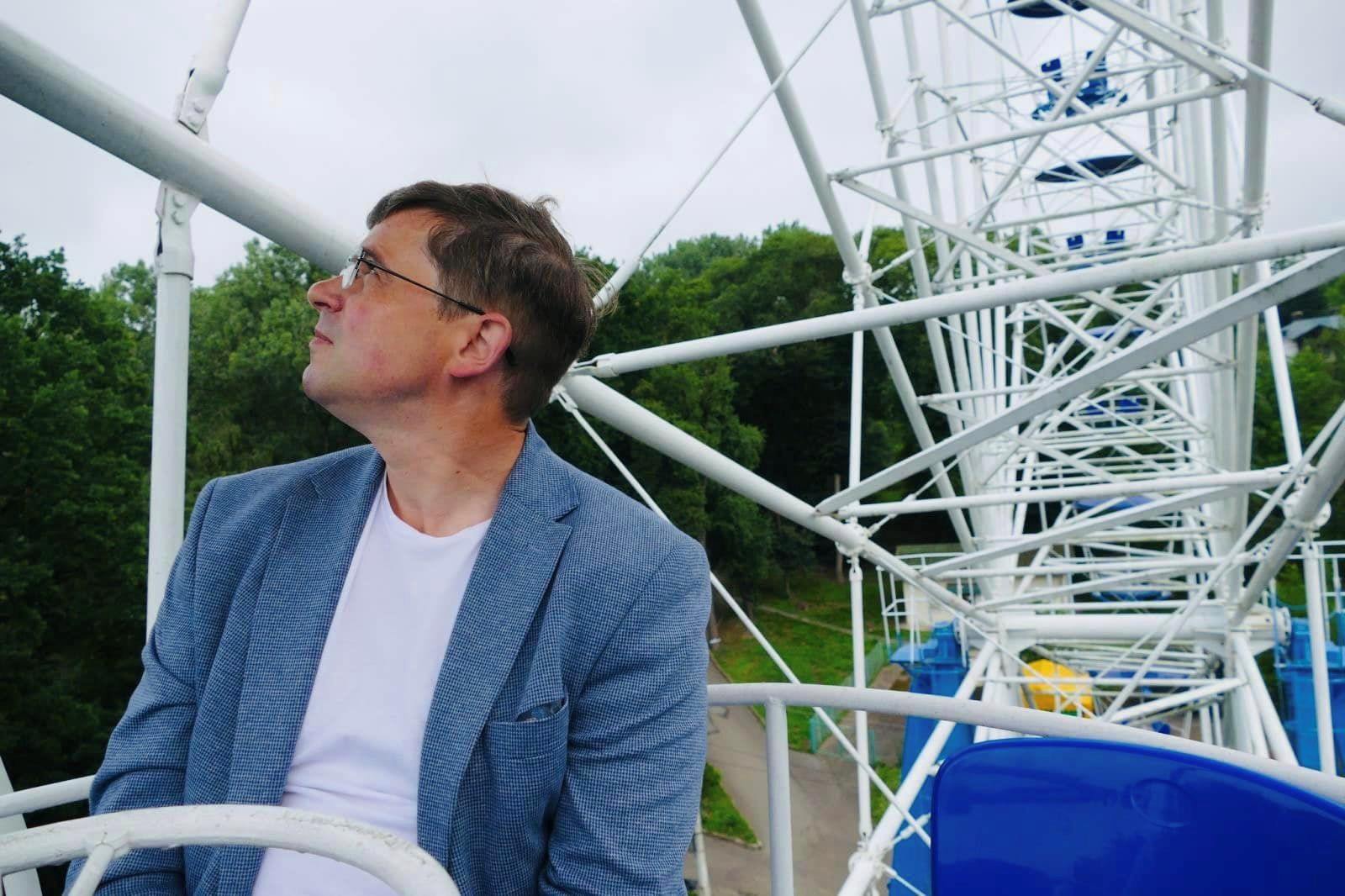 Мер Калуша “випробував” колесо огляду у парку після скарг у мережі на справність атракціону (ФОТО)