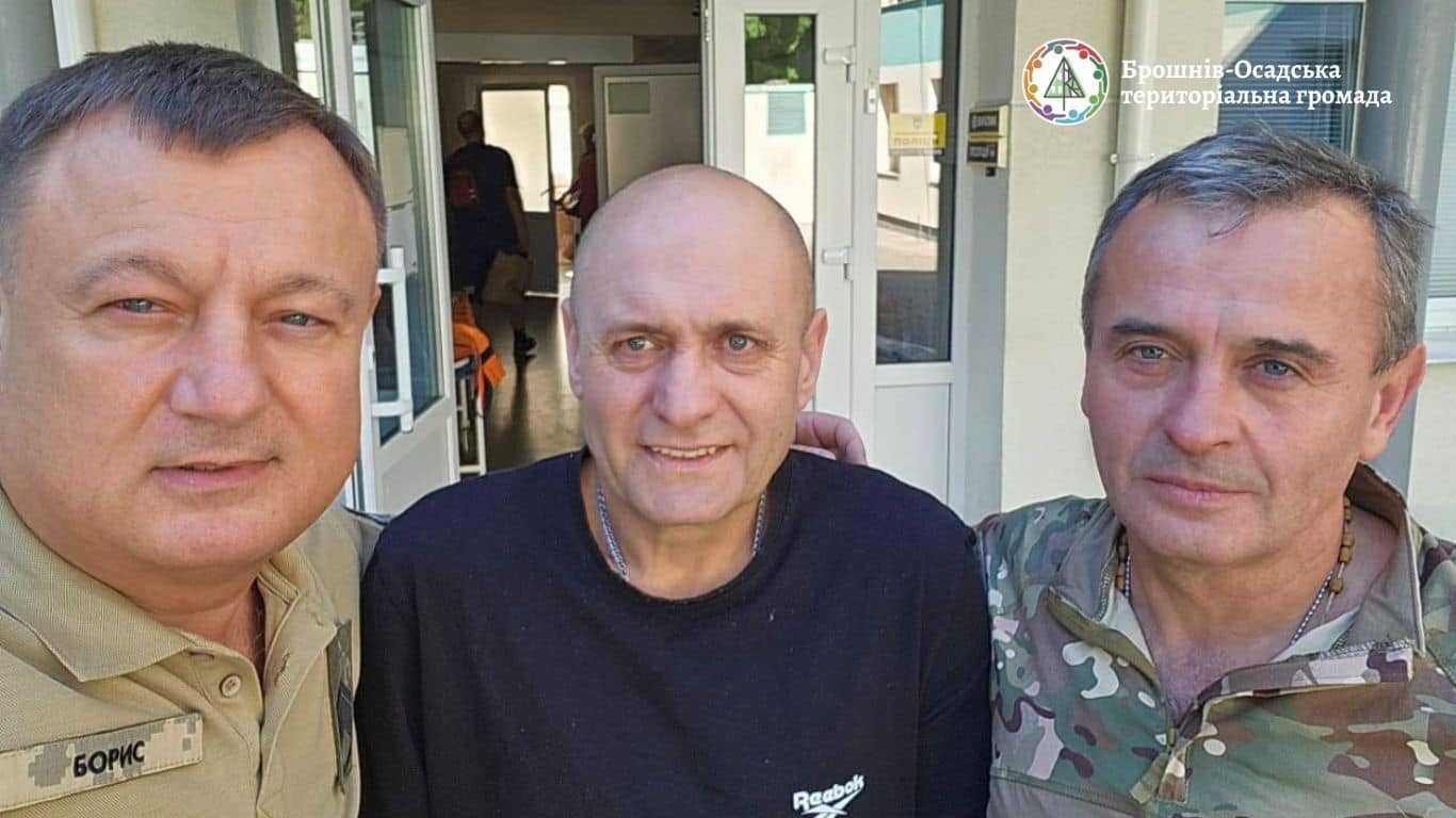 Військовослужбовець Руслан Черній повернувся у Брошнів-Осаду після полону (ФОТО)