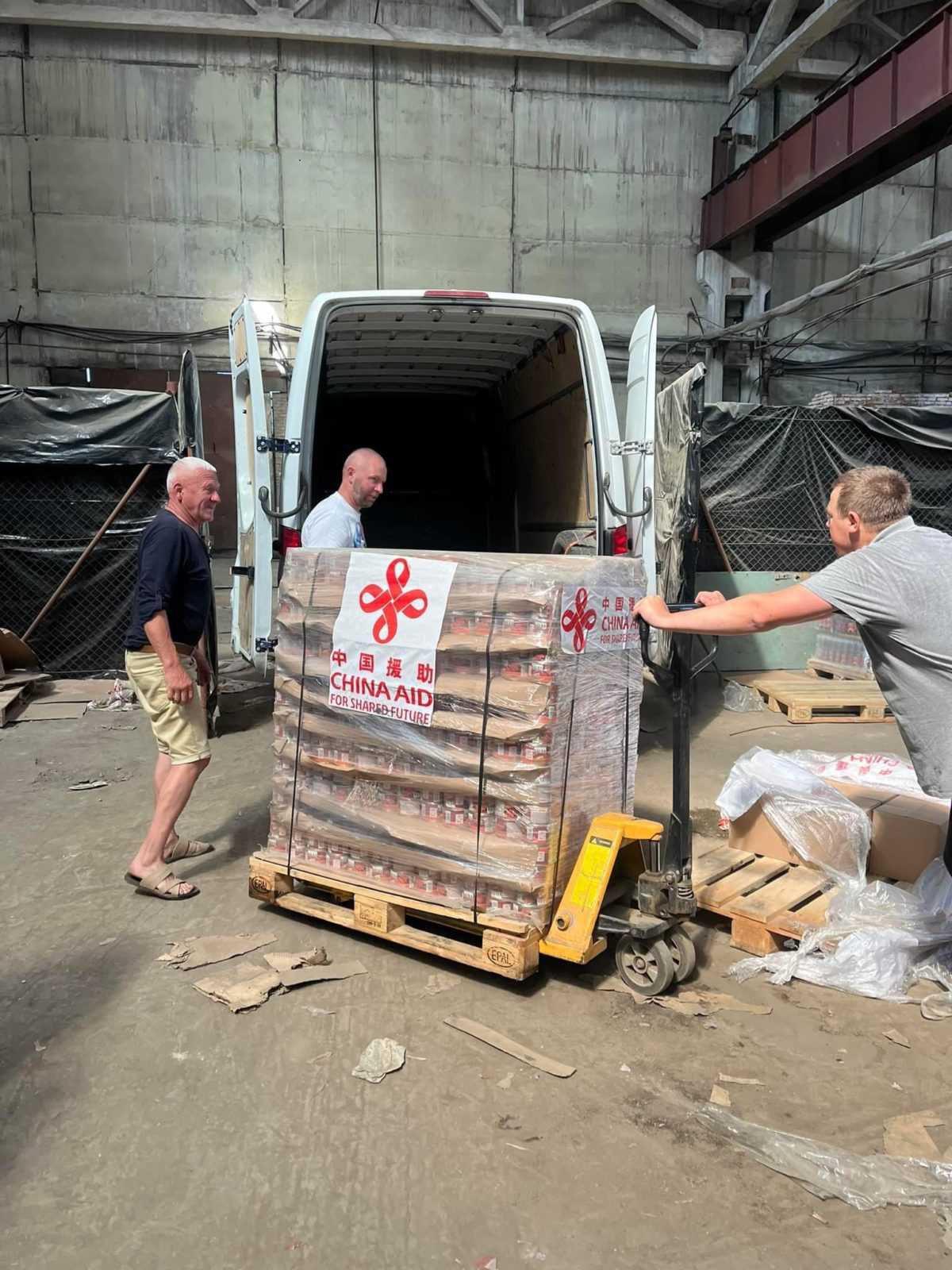 Франківські волонтери передали 8 тонн допомоги на передову (ФОТО)