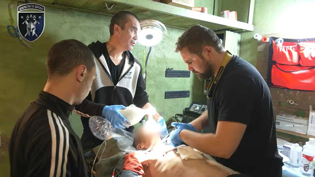 “Кожен знає, що має робити”: як франківські медики 42-ї ОМБр під обстрілами рятують життя воїнів (ВІДЕО)