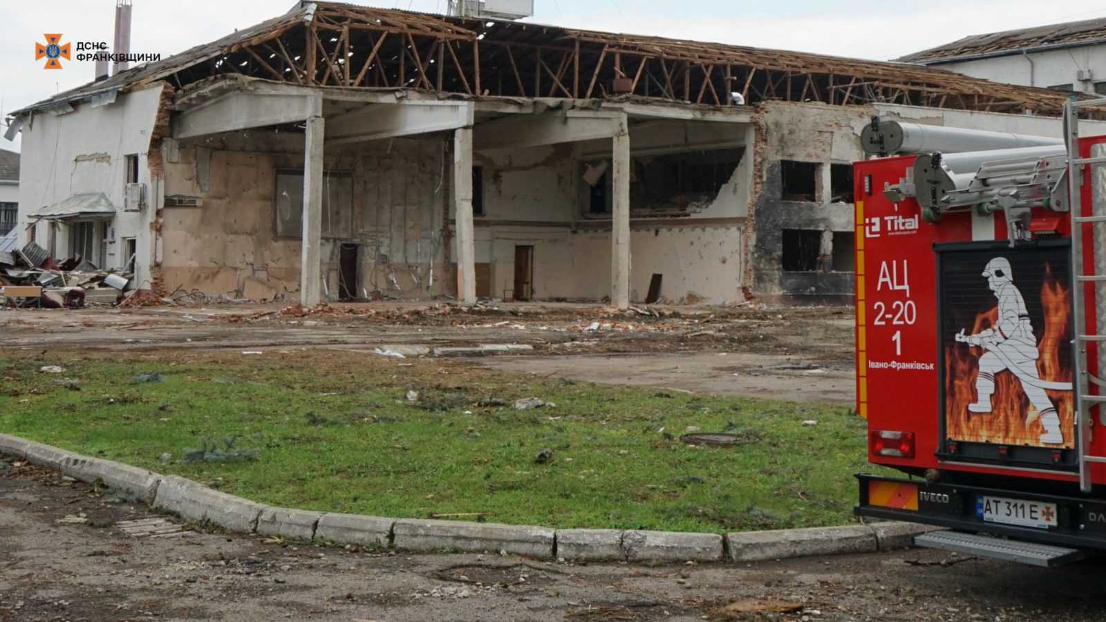 У Франківську завершили розбір завалів на місці ракетного удару (ФОТО)