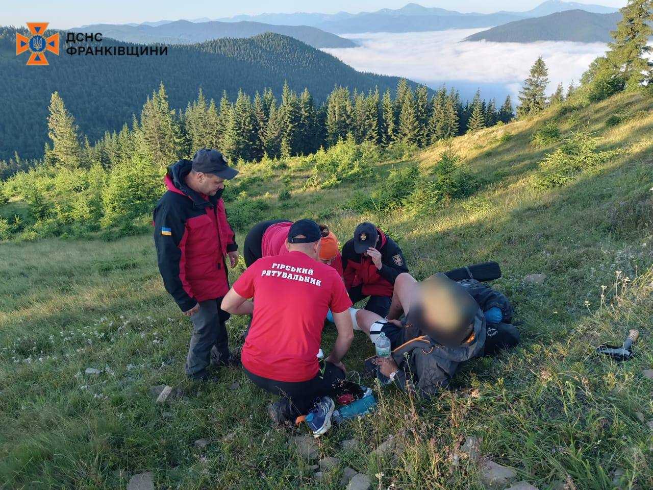 На Франківщині у горах травмувався турист: знадобилася допомога рятувальників