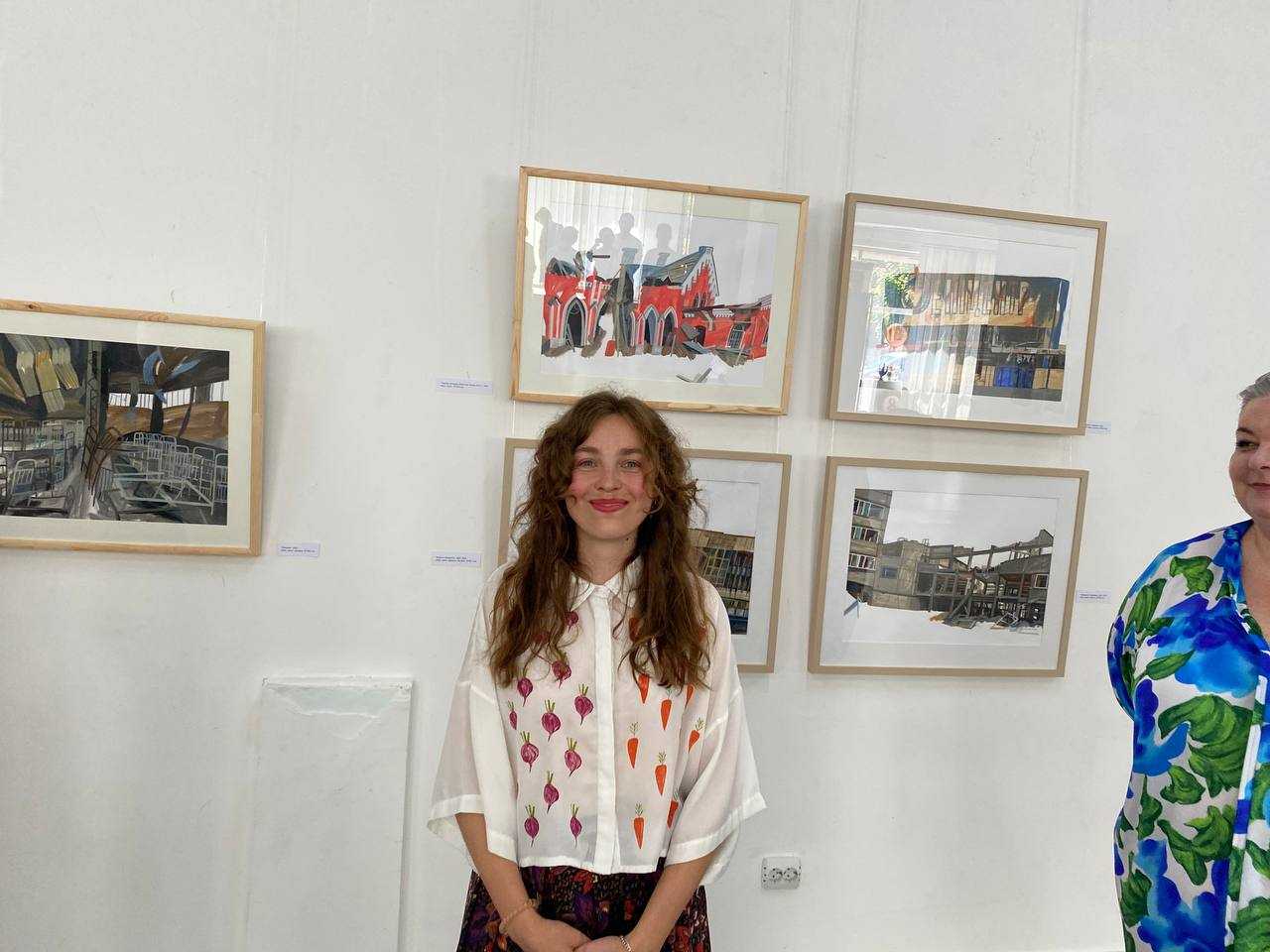 Художниця Оксана Миханько презентувала у Франківську свої картини з серії “Хиткість” (ФОТО)