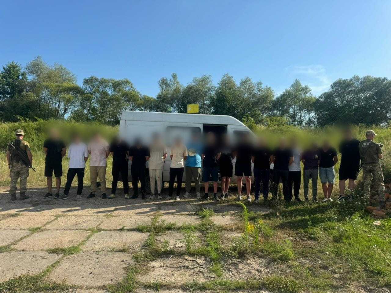На кордоні затримали 17 чоловіків, які хотіли незаконно потрапити в Угорщину: серед них прикарпатці (ФОТОФАКТ, ВІДЕО)