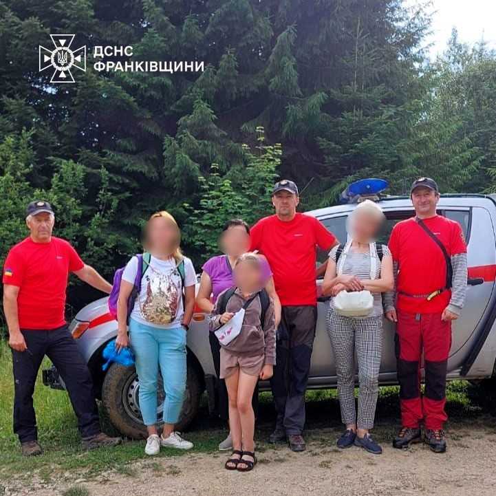 У горах на Надвірнянщині двом туристкам стало зле – допомогли рятувальники (ФОТОФАКТ)