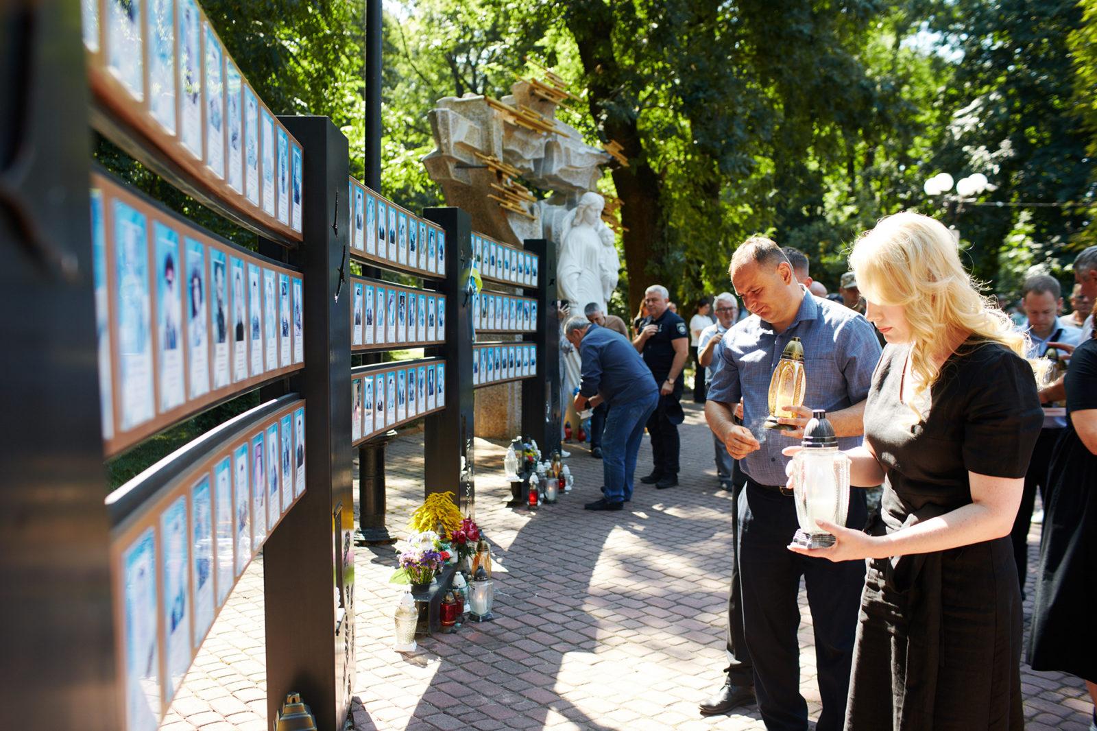 У Франківську знову пролунав «Дзвін пам’яті» за загиблими Захисниками (ФОТО)