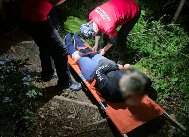 У горах на Прикарпатті туристці стало зле: знадобилась допомога рятувальників