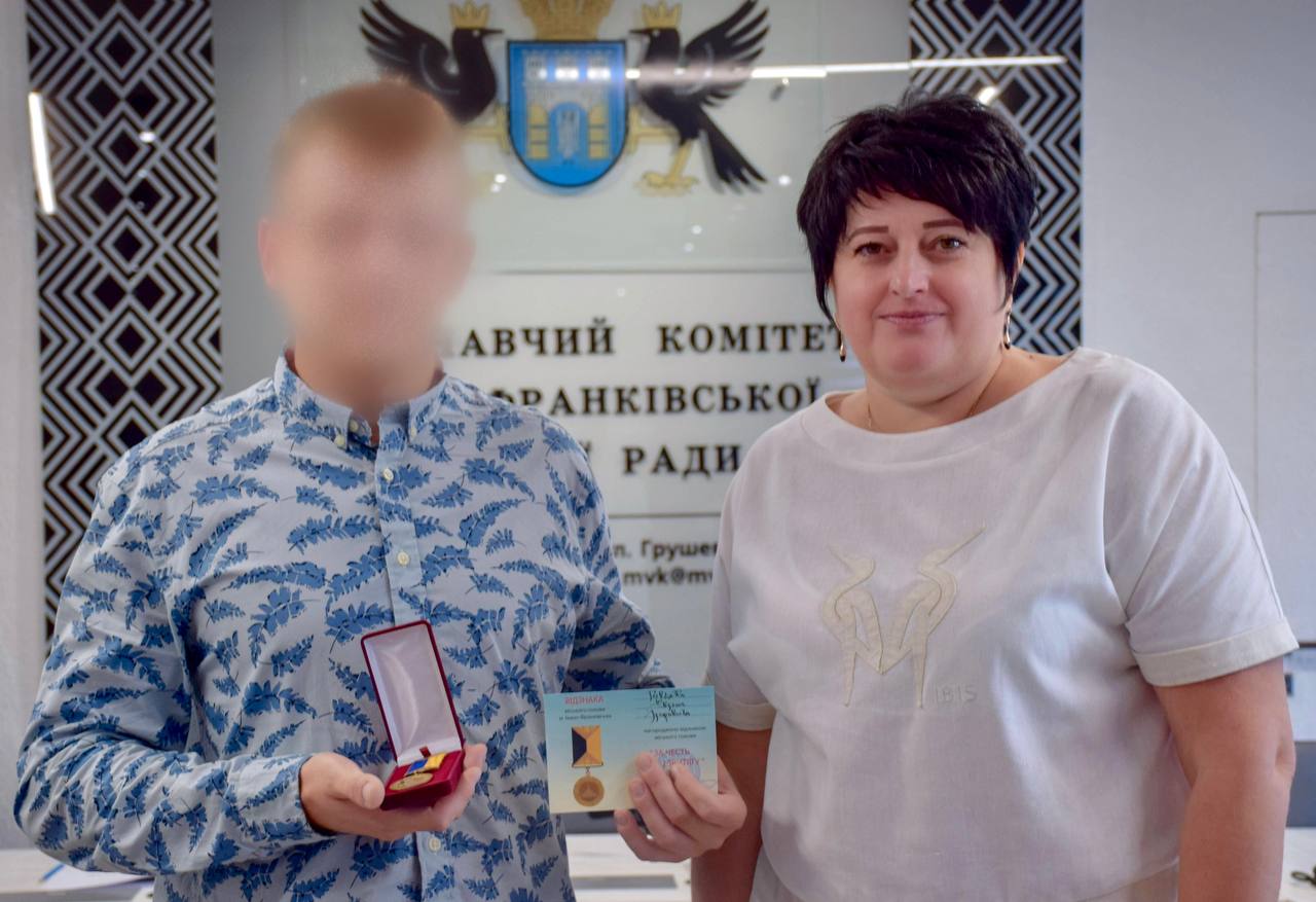 Відзнаку «За честь і звитягу» вручили солдату Євгену Говдяку (ФОТО)