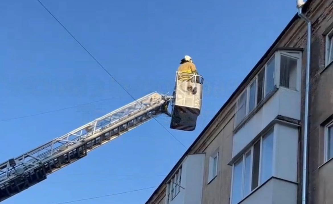 На балконі квартири на Бельведерській знайшли тіло чоловіка (ФОТОФАКТ)