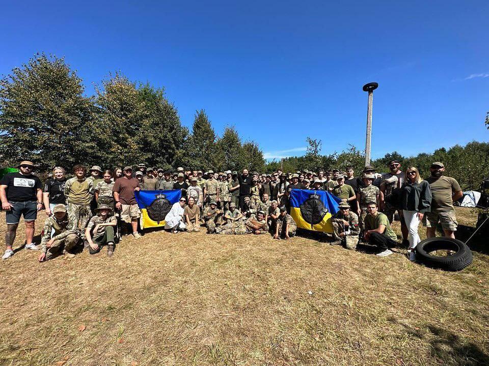 На Франківщині спецпідрозділ ГУРу вчив підлітків снайпінгу, літати на дронах та рукопашного бою (ФОТО)