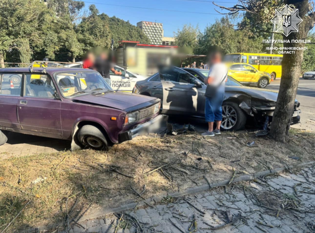 У Франківську зіткнулися три автівки через недотримання дистанції (ФОТОФАКТ)