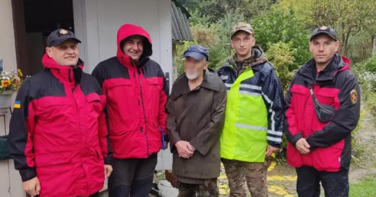 Майже добу рятувальники, дрони та кінологи шукали франківця у ліс (ФОТОФАКТ)