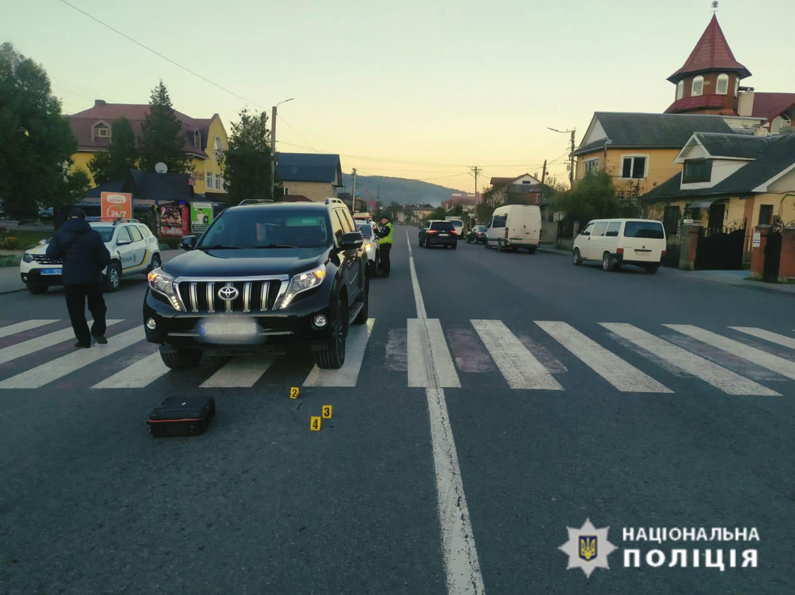 У Делятині позашляховик на переході збив двох жінок (ФОТО З МІСЦЯ)