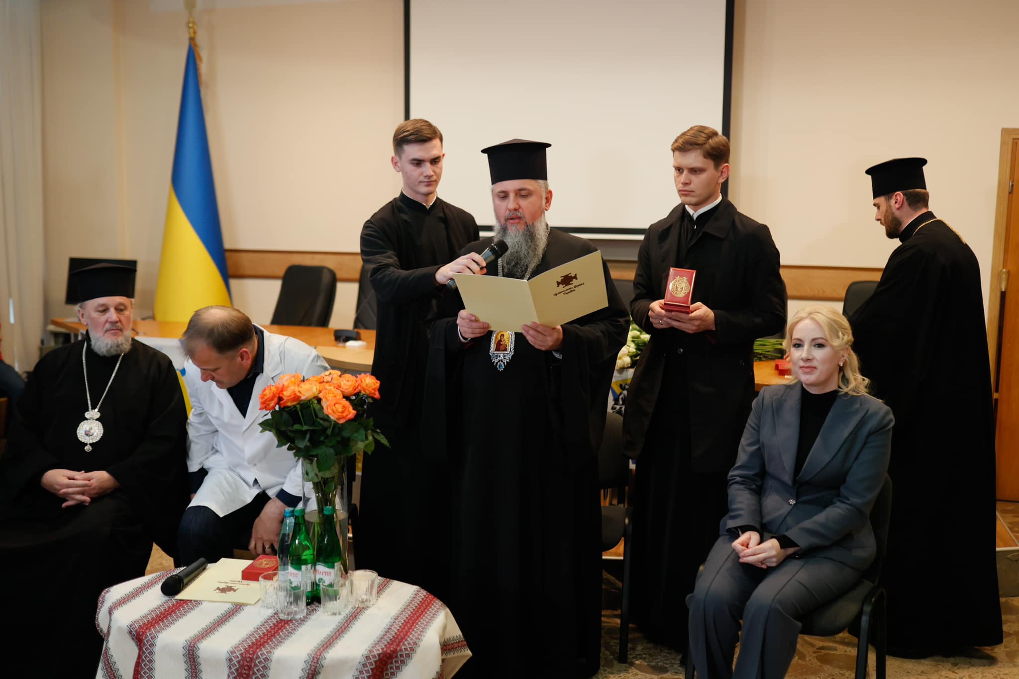 Глава ПЦУ Епіфаній зустрівся з воїнами у франківській лікарні (ФОТО)