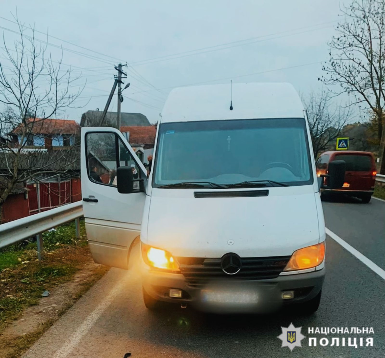 На Коломийщині «Мерседес Спринтер» збив дитину, яка перебігала дорогу (ФОТОФАКТ)