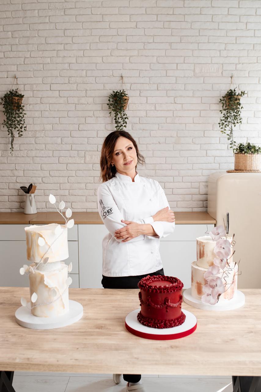 Від “Бабусиного пляцка” до Biscuit Family Cake: історія ребрендингу та солодких інновацій франківської кондитерки Тетяна Мартиненко (ФОТО)