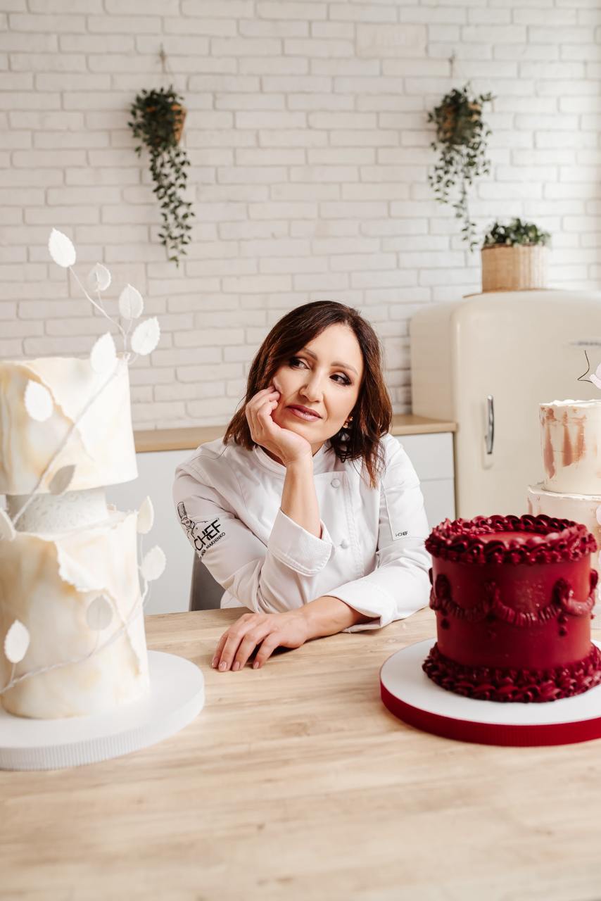 Від “Бабусиного пляцка” до Biscuit Family Cake: історія ребрендингу та солодких інновацій франківської кондитерки Тетяна Мартиненко (ФОТО)